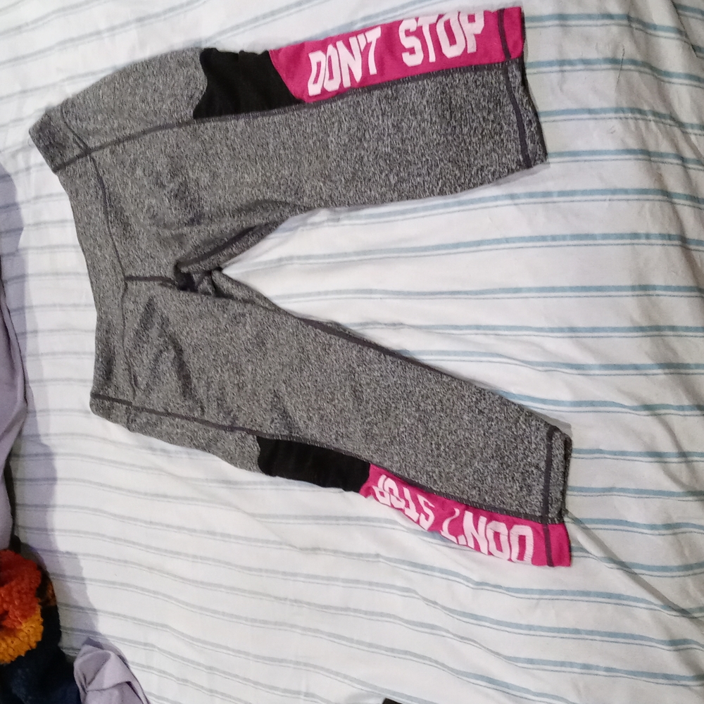Yoga pants above the ankle size small but black and pink sides saying don't stop